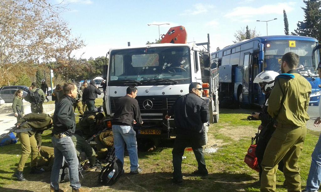 EKTAKTO! Τρομοκρατική επίθεση στην Ιερουσαλήμ: Τέσσερις νεκροί – Πάνω από 15 οι τραυματίες (ζωντανή μετάδοση-εικόνες)